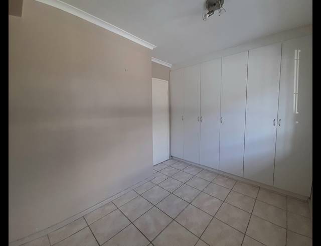 2 BEDROOM APARTMENT FOR SALE IN UITZICHT